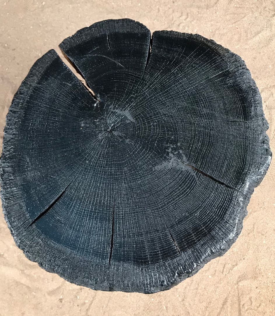 assise tabouret 3 pieds brulés.jpg