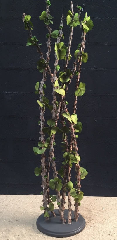 Ikebana: inflorescence de palmier et hortensia