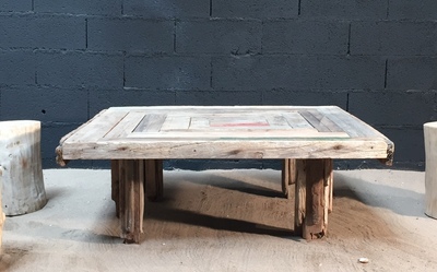 Table basse en planches de bois flotté