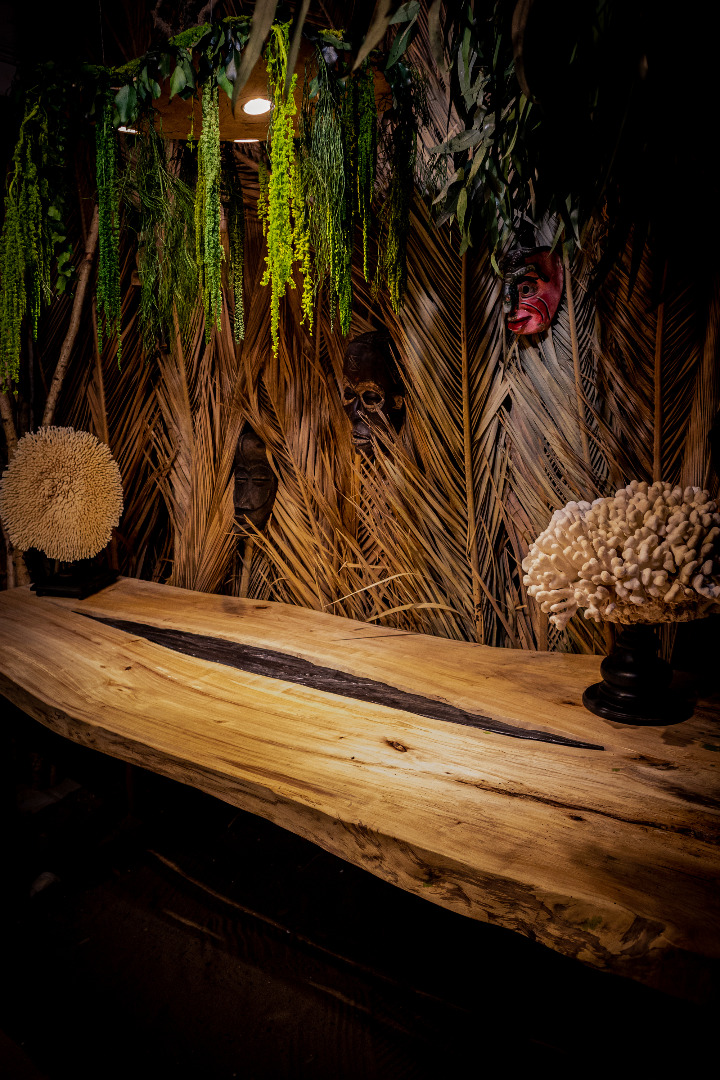 table bois flotté avec bandeau central brulé,1.jpg