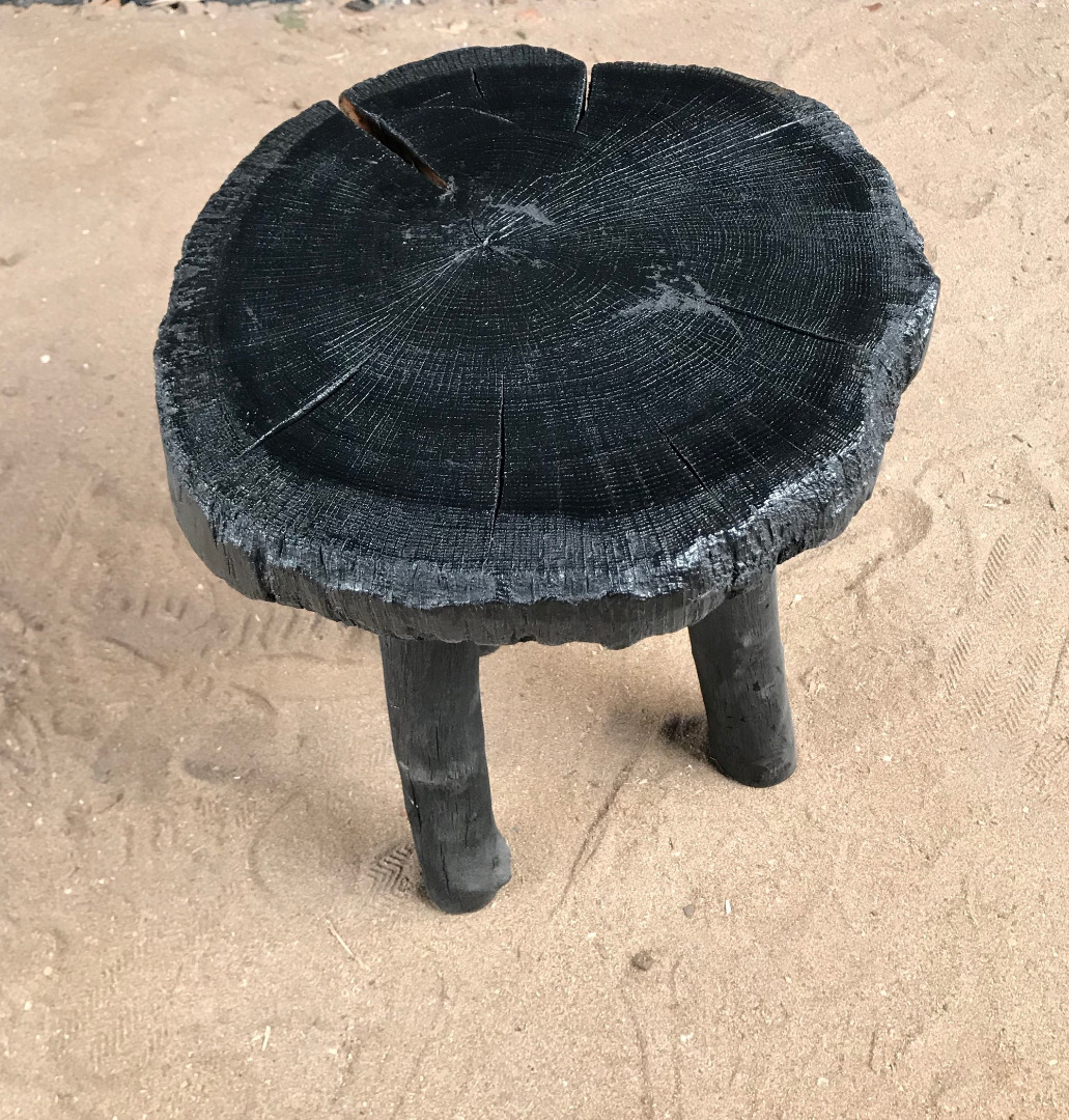 tabouret 3 pieds brulés2.jpg
