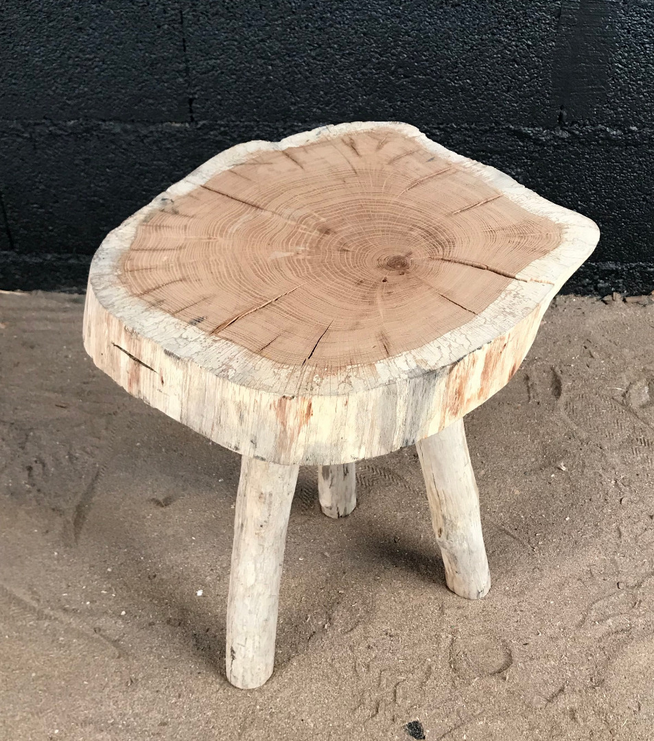 tabouret 3 pieds chene.jpg